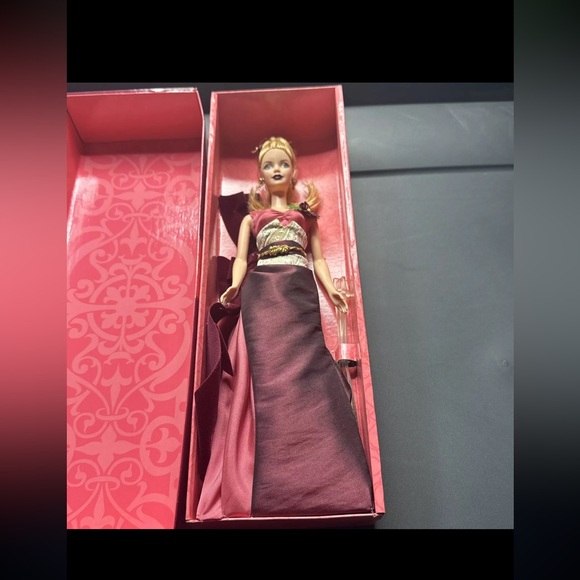 Exotic Intrigue 2004 Barbie Doll AVON EXCLUSICE NEW - Picture 3 of 4
